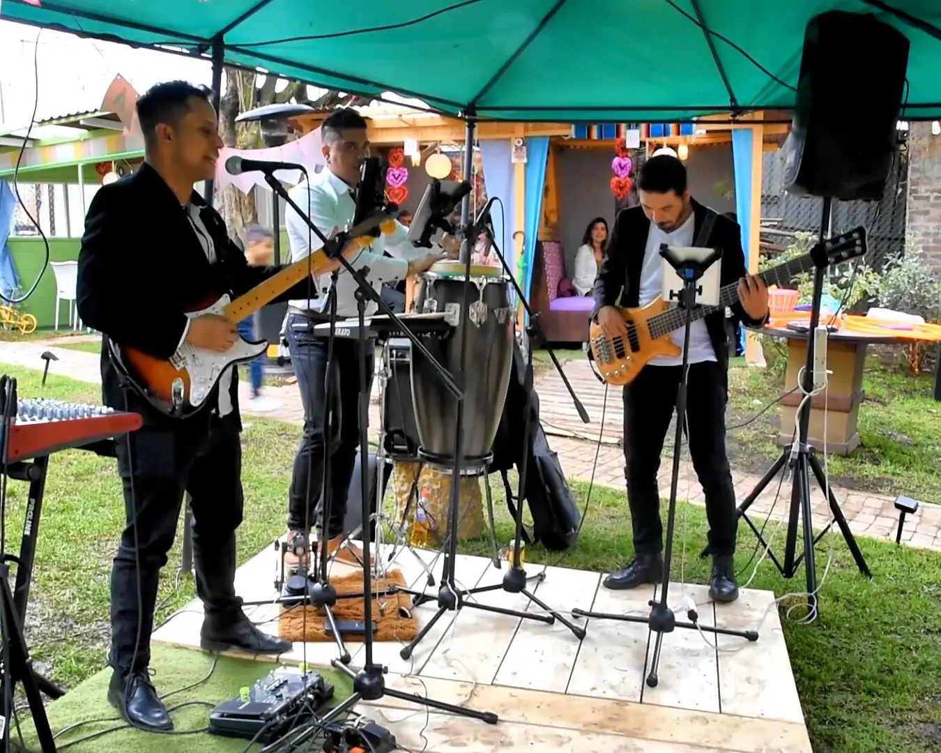 7. Taste that sounds live