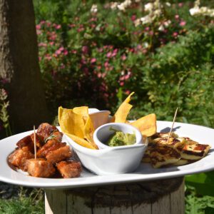 CHICHARRONES CON QUESO ASADO