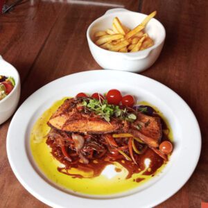 SALMON EN MANTEQUILLA DE LIMÓN Y PEREJIL