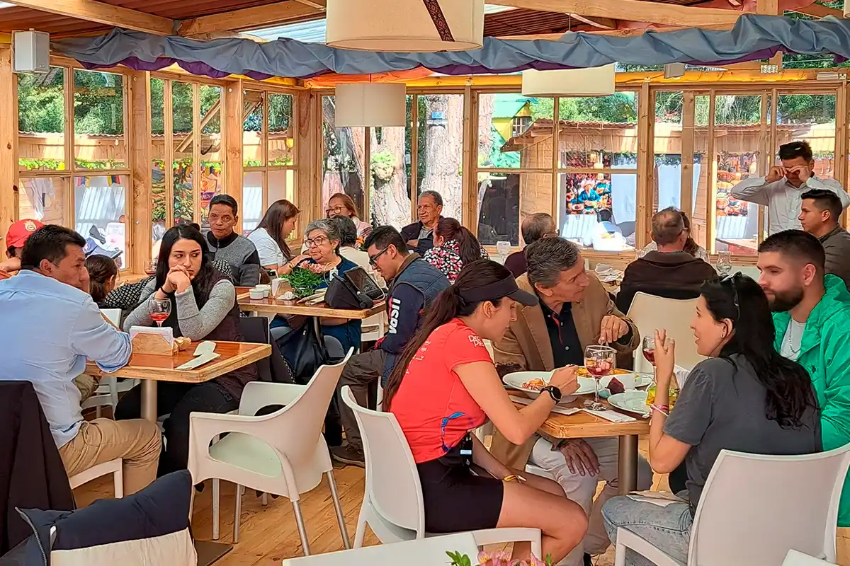 Restaurante campestre 3 Soles en Chía durante la temporada de Copa del Mundo 2026